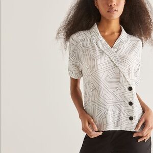 🦩2/$25 Willow & Thread / Geo Print Crepe Blouse
